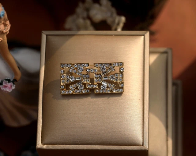Broche dorée Merveilleuse, strass vert éclatant