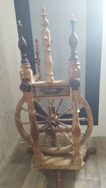 Antikes Spinnrad 1907 Sophie Strahmann sehr dekorativ sehr selten Rarität 