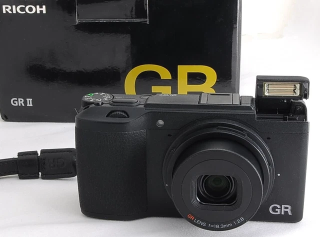 RICOH GR II 16.2MP DIGITAL in Box Near Mint With Leather Case Charge cable