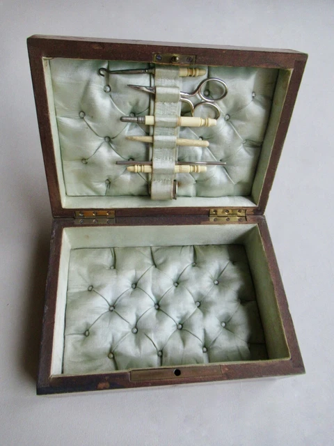 Boîte Ancienne Avec Chiffre 20 Brodé Pour Marquage Du Linge - Fabrication Française