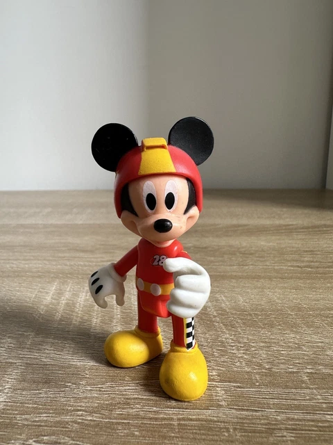 RoomMates Adesivi Murali Rimovibili Con Topolino E I Roadster Racers – 19 Pezzi, Facili Da Applicare, Per Camerette E Giochi