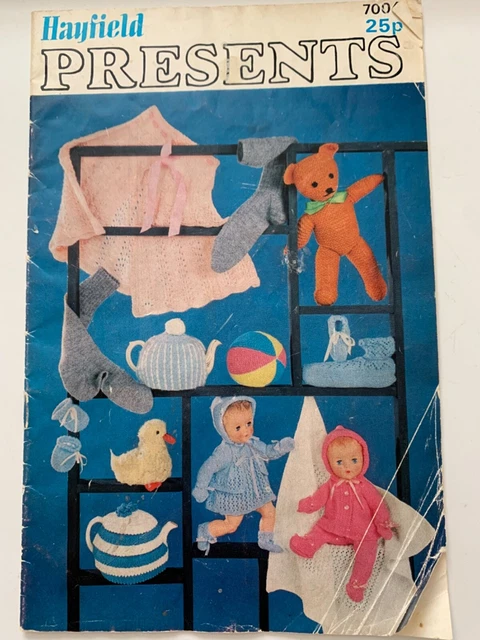 Folleto de patrones de tejido Hayfield 7004 presenta. De colección usado