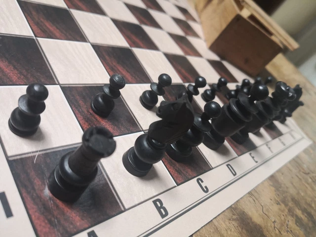 4057-Petit Jeu d'échecs REGENCE King 67 mm