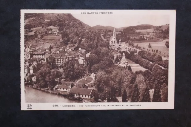 Carte Postale CPA LOURDES - Vue panoramique sur le Calvaire et la Basilique