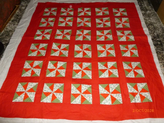Edredón de Navidad caleidoscopio rojo acolchado 66x72" sin terminar
