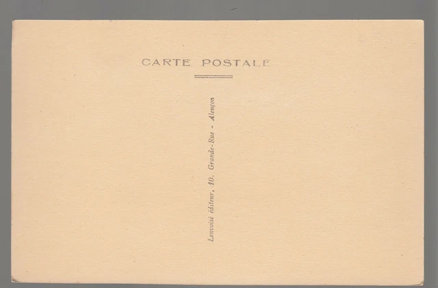 CPA animée - ALENCON - PLACE DE LA PYRAMIDE - ORNE 61 - non circulée 2