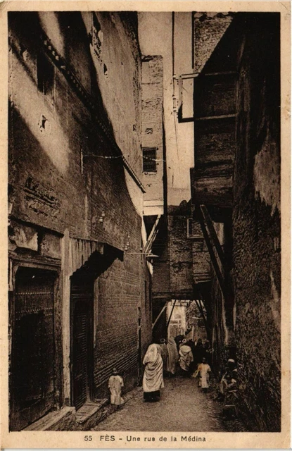 CPA AK FEZ - Une rue de la Medina MAROC (796361)
