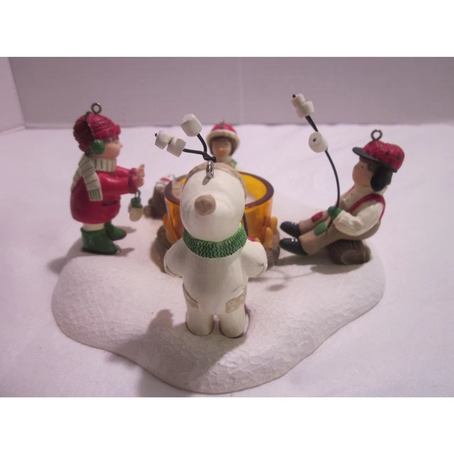 Esquimales luz de té de Navidad Campfire 2003 Hallmark alrededor de pantano de fuego suave