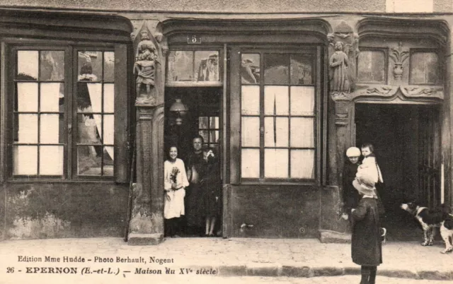 CPA 28 - EPERNON (Eure et Loir) - 26. Maison du XVe siècle (animée)