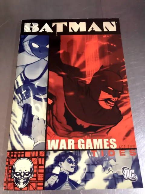 BATMAN: WAR GAMES (ACT TWO) - TPB - 2005 - Nice Reading Copy!!!