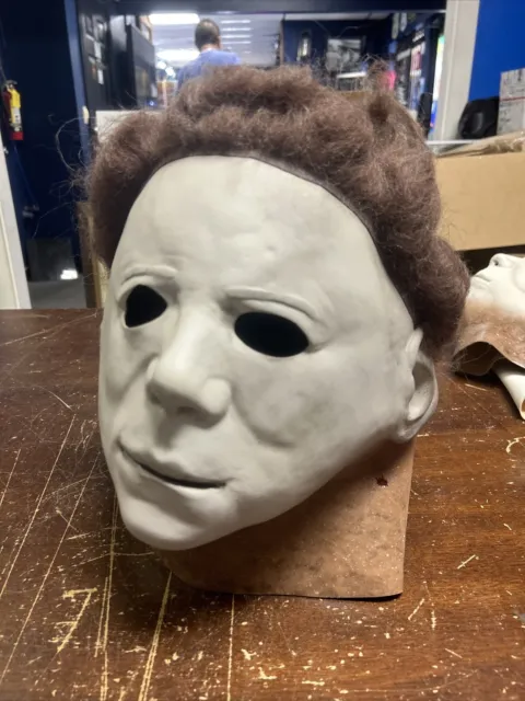 Michael Myers Halloween 2 II Mask Deluxe  Officially Licensed Trick or Treat