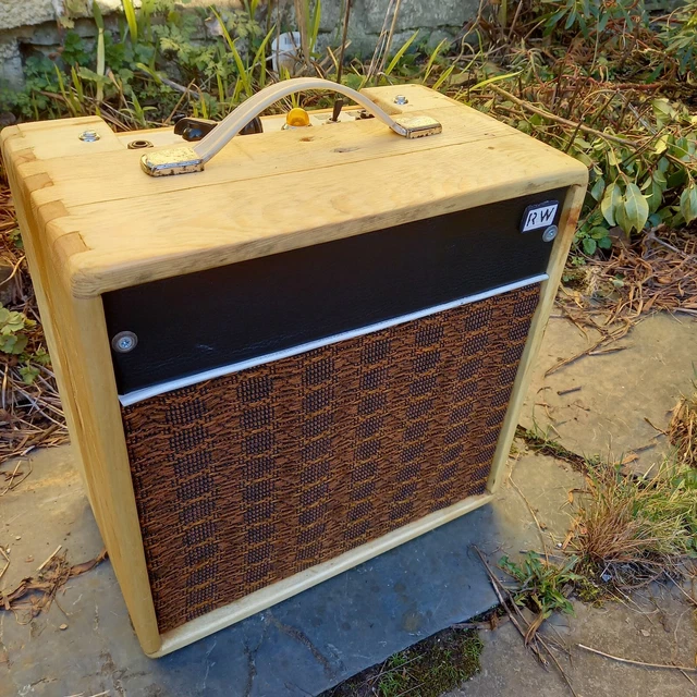 Upcycled 4 Watt Valve Guitar Amplifier 1x8 Combo AC4 Circuit