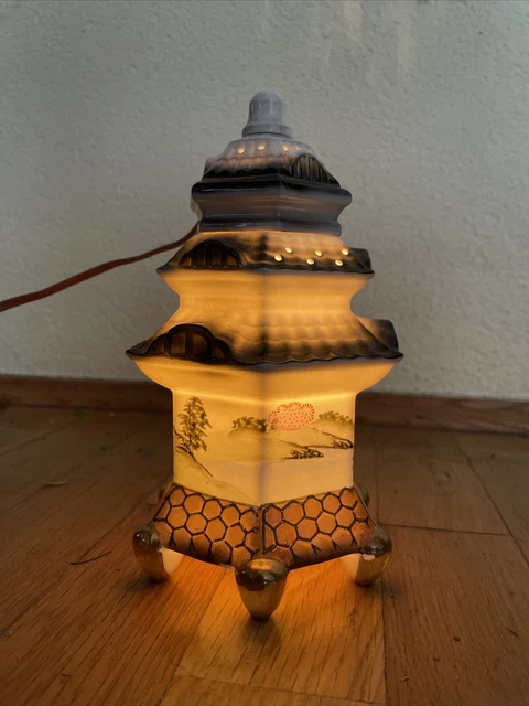 Rauchverzehrer / Lampe Porzellan  1960er Chinesischer Turm, Aerozon mit Elektrik