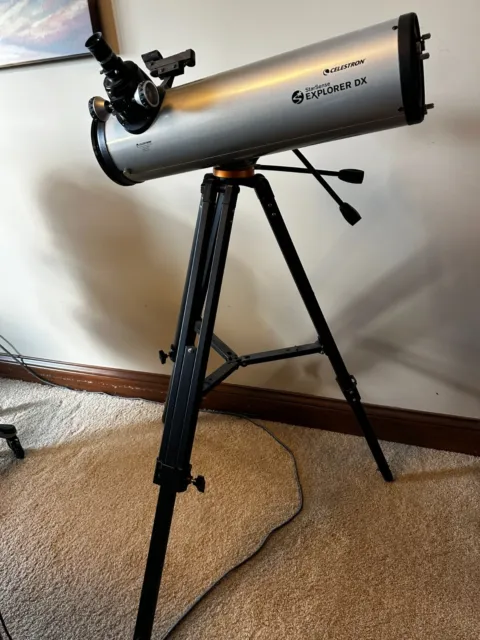 Telescopio reflector habilitado para aplicación para teléfono inteligente Celestron STARSENSE Explorer DX 102AZ