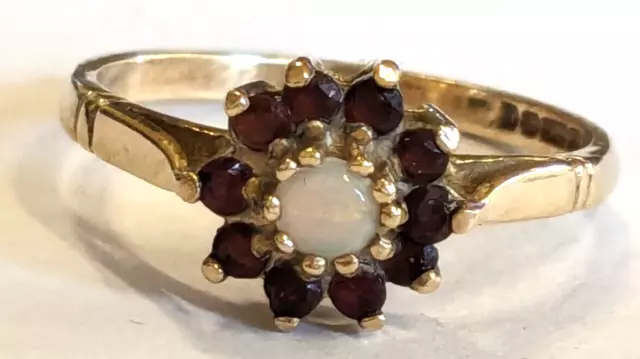 Vintage hallmarked 9ct gold, opal & garnet flower head ring size N 2 gms