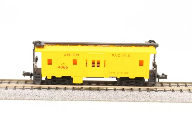 N Lima Bay Window Caboose Union Pacific Yellow UP 4066