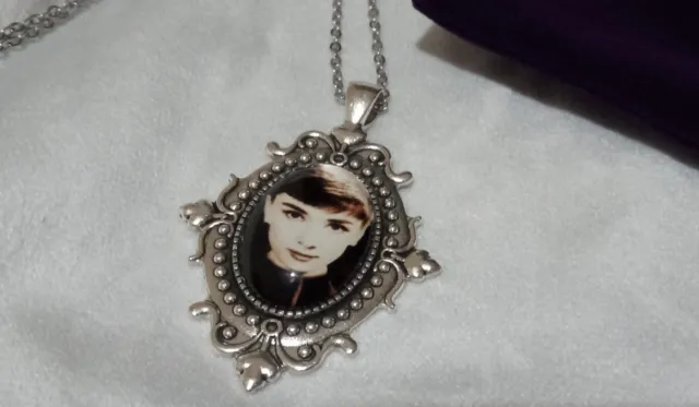 Audrey Hepburn Stainless Steel 50cm Necklace With Purple Velvet Gift pouch