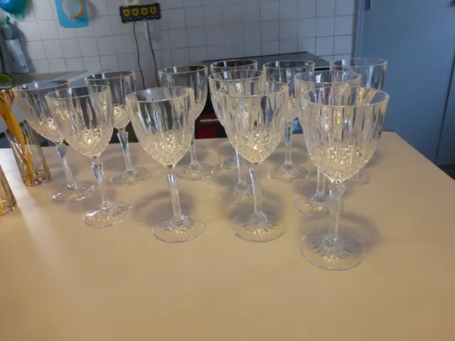 série de 12 grand verre à vin à pied ancien en cristal très bon état