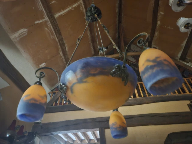 Lustre En Pâte De Verre Et Fer Forgé - Décor Feuilles De Vigne Et Raisins - Style Champêtre