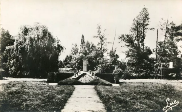 Carte LA FERTE SAINT CYR Le Jardin Public Le Monument Panneau de Basket Ball