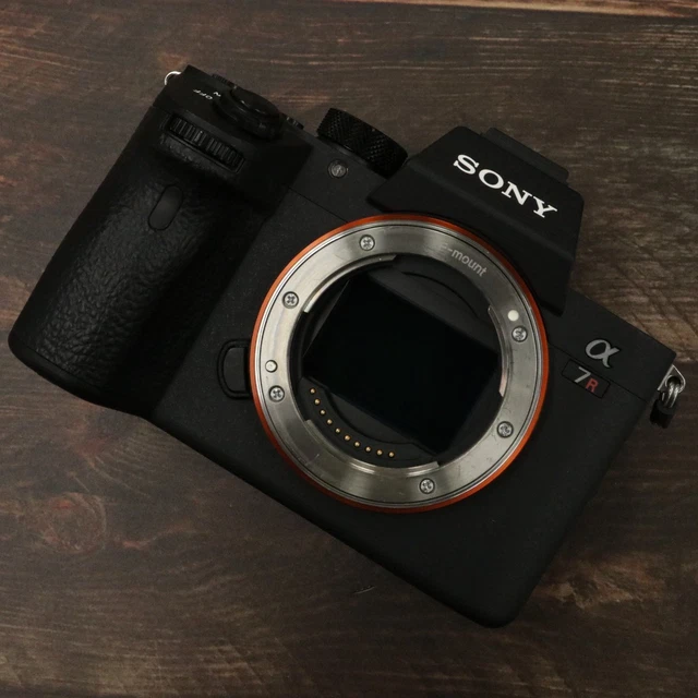 SONY A7R III ILCE-7RM3 Digital Camera Body Shuttercount 6846 [Near