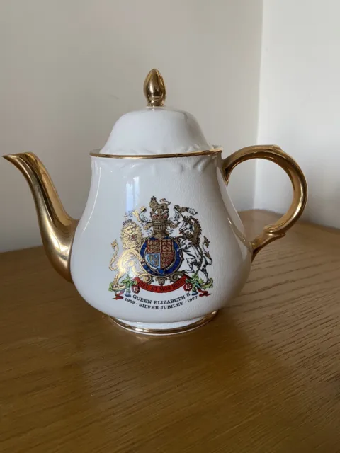 Vintage Queen Elizabeth II Silver Jubilee 1977 Commemorative Teapot