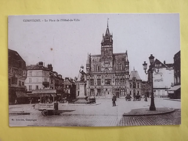 CPA 60 - COMPIÈGNE Oise La PLACE de l'HÔTEL de VILLE Marchand de Glace itinérant