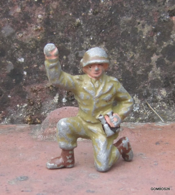 Figurine Quiralu 1/32 - Officier Allemand à Genoux Avec Jumelles - Occasion