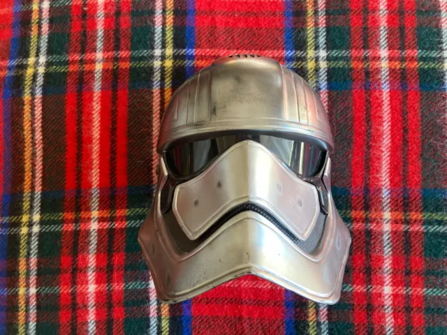 Disney Hasbro Star Wars Captain Phasma Electronic Face Mask Half Helmet.