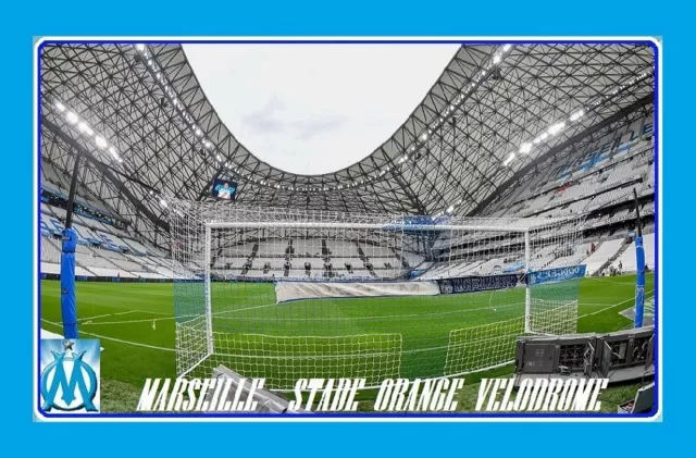 Megableu- Puzzle-Stade 3D Orange Velodrome (Olympique DE Marseille) avec  LED, 678266 : : Jouets