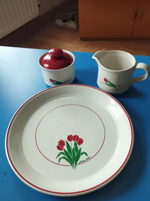 Kiln craft Nova Montserrat tulip milk jug and lidded Sugar bowl + Dinner plate.