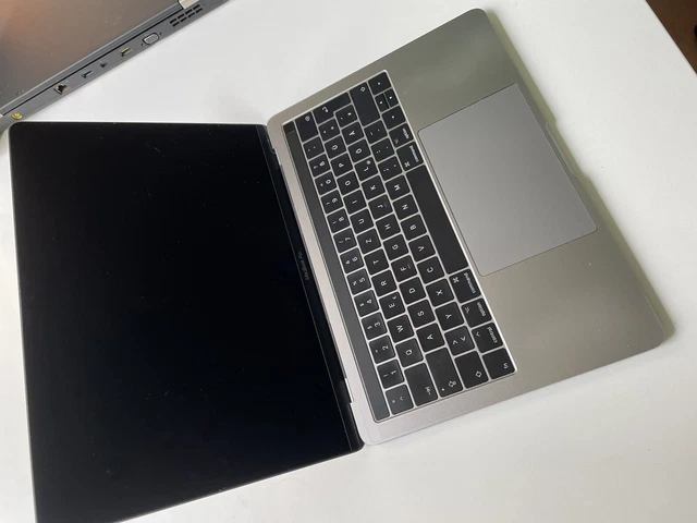 Apple MacBook Pro 13,3 Zoll (256GB SSD, Intel Core i5 7. Gen, 3,10 GHz, 16GB)