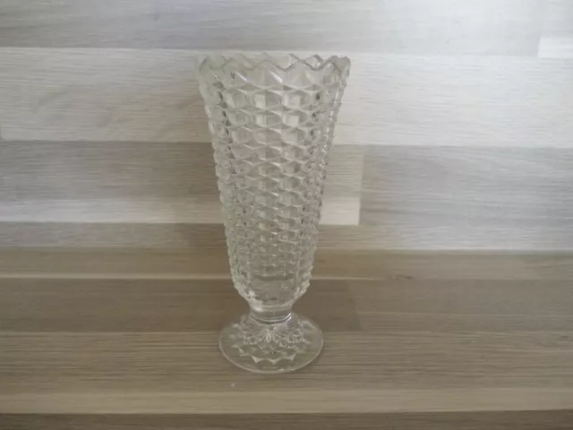 Alte kleine Vase Pressglas Glaswerk Radeberg 1890, Columbus, 11 cm hoch Klarglas