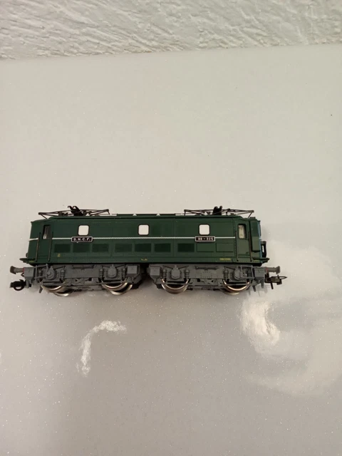 Locomotive BB 25000 ROCO ref. 72473 - Le hangar à locos