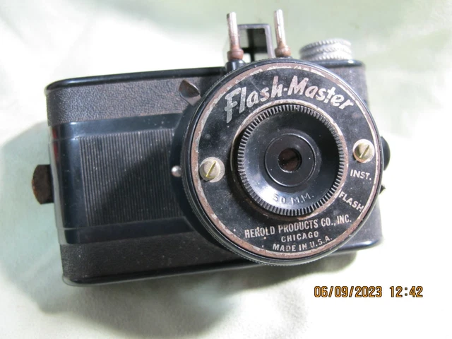 Herold Products Chicago Flash-Master Point and Shoot Camera