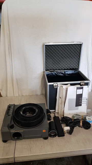 KODAK EKTAPRO 5000 35mm Film Slide Projector w/ 100-200mm f