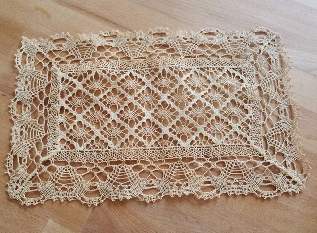 NAPPERON CHEMIN FAIT MAIN CROCHET FIL FIN