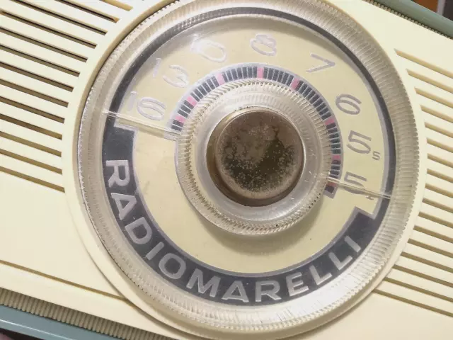 Radio Vintage Radiomarelli Modello Raro Si Accende Lotto Stock Modernariato