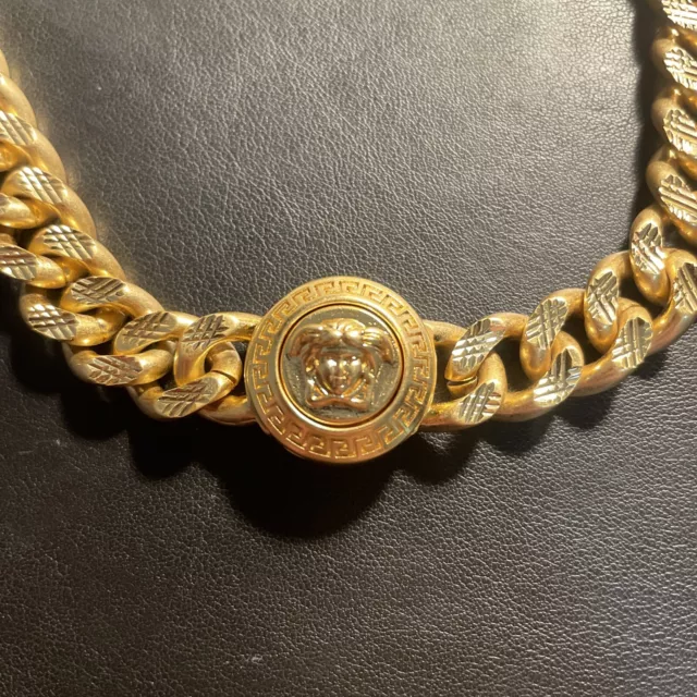 Beautiful Versace Collarbone Necklace Gold Tome 2