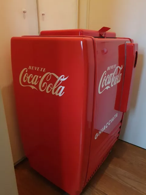 Frigo Coca Cola anni 60  (h 100, L 60, Lar. 55), perfettamente ricondizionato.