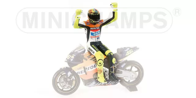 FIGURINE VALENTINO ROSSI WORLD CHAMPION MOTOGP 2002 1:12 Minichamps 312020046