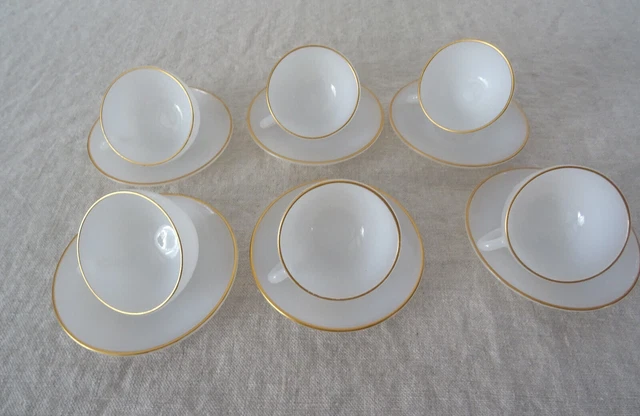 6 tasses  et sous-tasses  470323 Arcopal  opaline blanche bord or