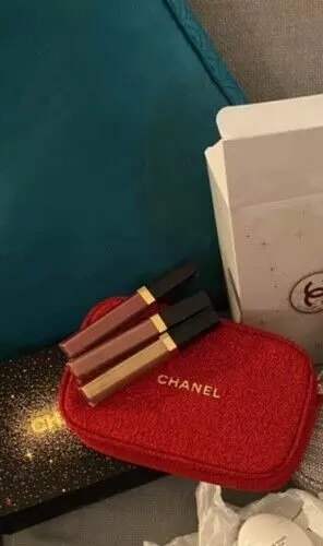 BNIB Chanel Holiday Gift Set 2021  Lip Gloss Trio
