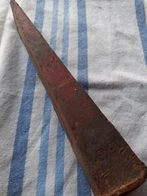 Outil Ancien Coin En Métal Pour Fendre Le Bois Vintage Montagne
