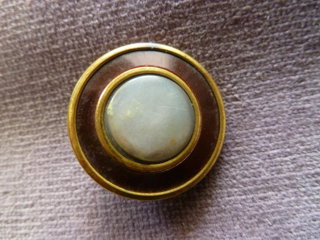 bouton ancien nacre et metal doré 22 mm