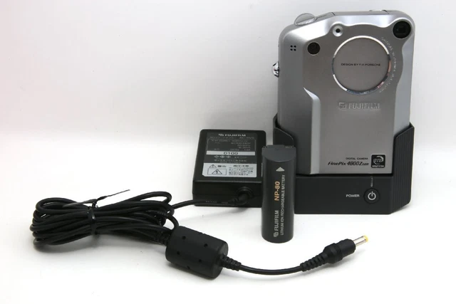 FUJIFILM FINEPIX 4800Z Compact Digital Camera with Cradle