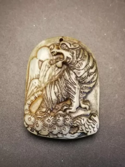 .Exquisite Workmanship Chinese Old Jade Hand Carved Fierce Tiger Pendant Y77