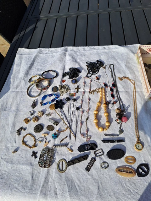 Lot De Bijoux Vintage Et Broches - Fond De Tiroir - Strass Et Pierres - Occasion (manque Quelques Strass) - Bon état Général