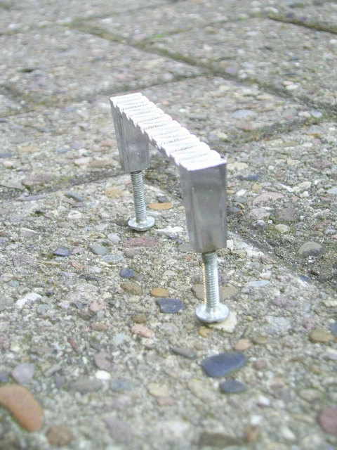 8 Möbelgriffe Griffe 70er Jahre Metall Küchenschrank vintage silber Muster Desig
