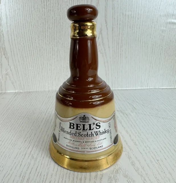 Vintage Wade Ceramic Bells Old blended Scotch Whisky Decanter 16.5cm Tall